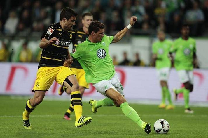 沃尔夫斯堡后卫红牌,球队防线雪上加霜的简单介绍 沃尔夫斯堡后卫红牌,球队防线雪上加霜的简单介绍