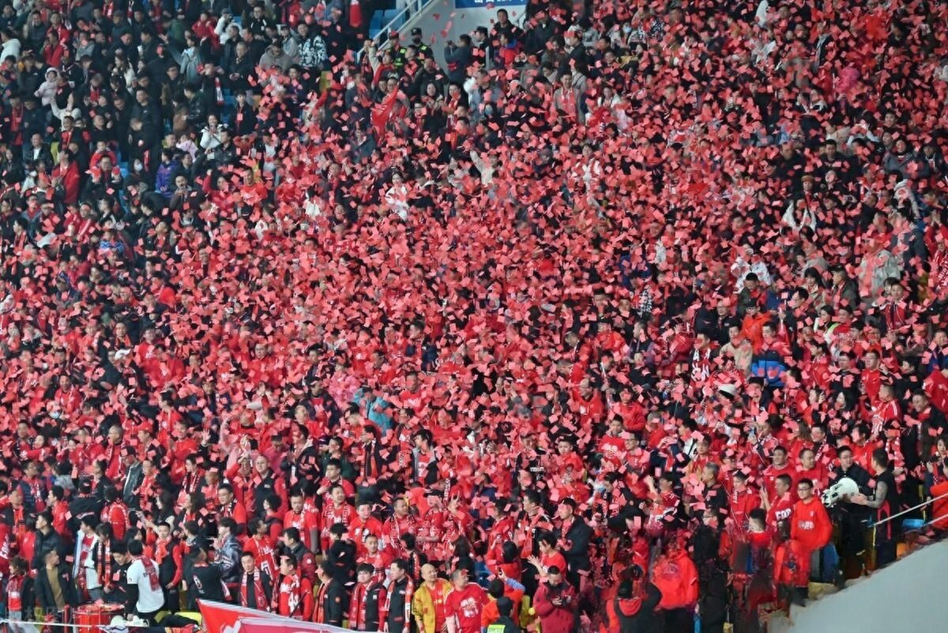 知名球队对决极具看点引发球迷热情的简单介绍 知名球队对决极具看点引发球迷热情的简单介绍