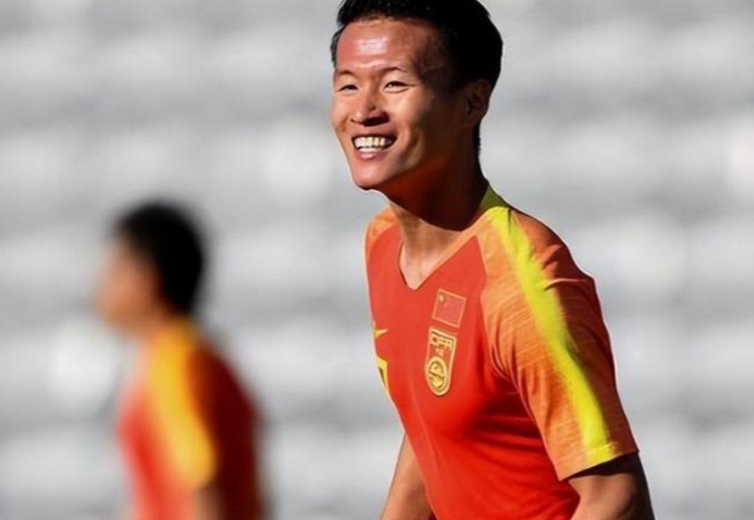 开云体育登录-比赛中球员挥洒汗水，为梦想拼杀