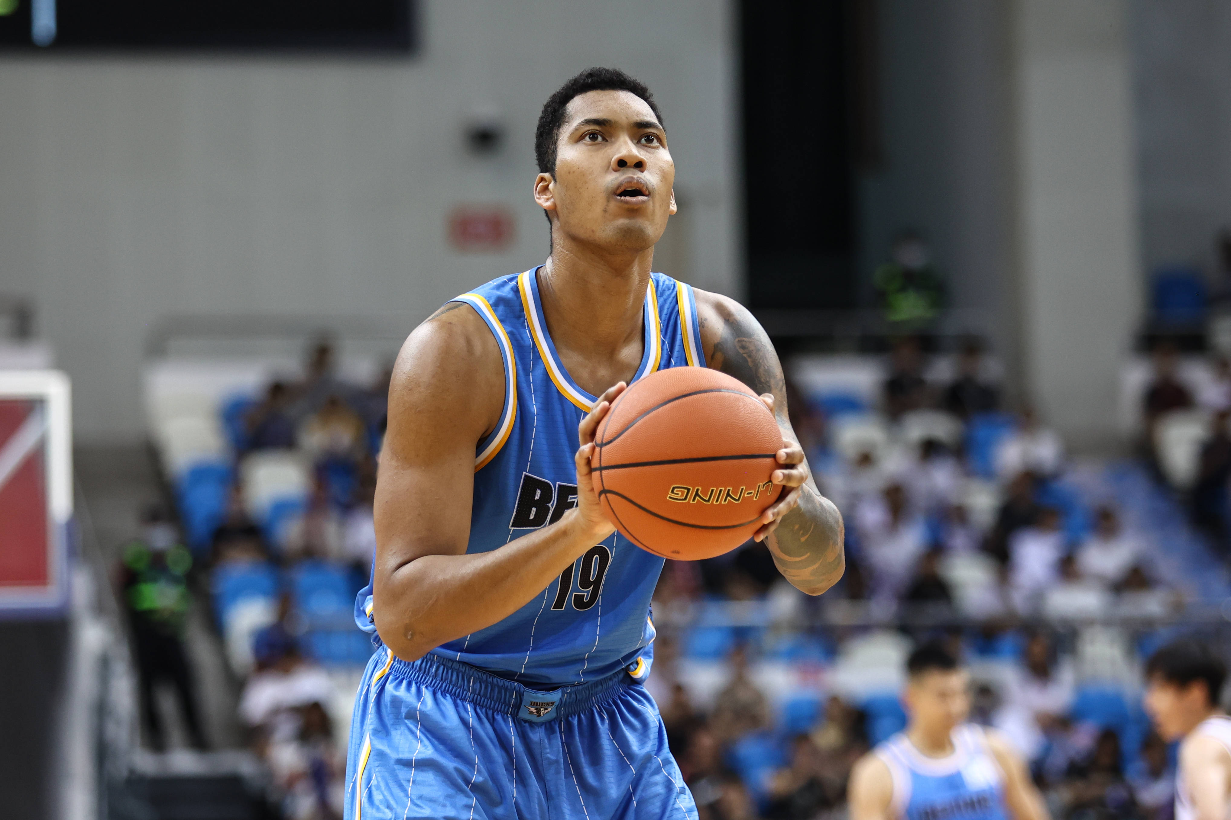 青年篮球职业选手迎接新挑战 青年篮球职业选手迎接新挑战