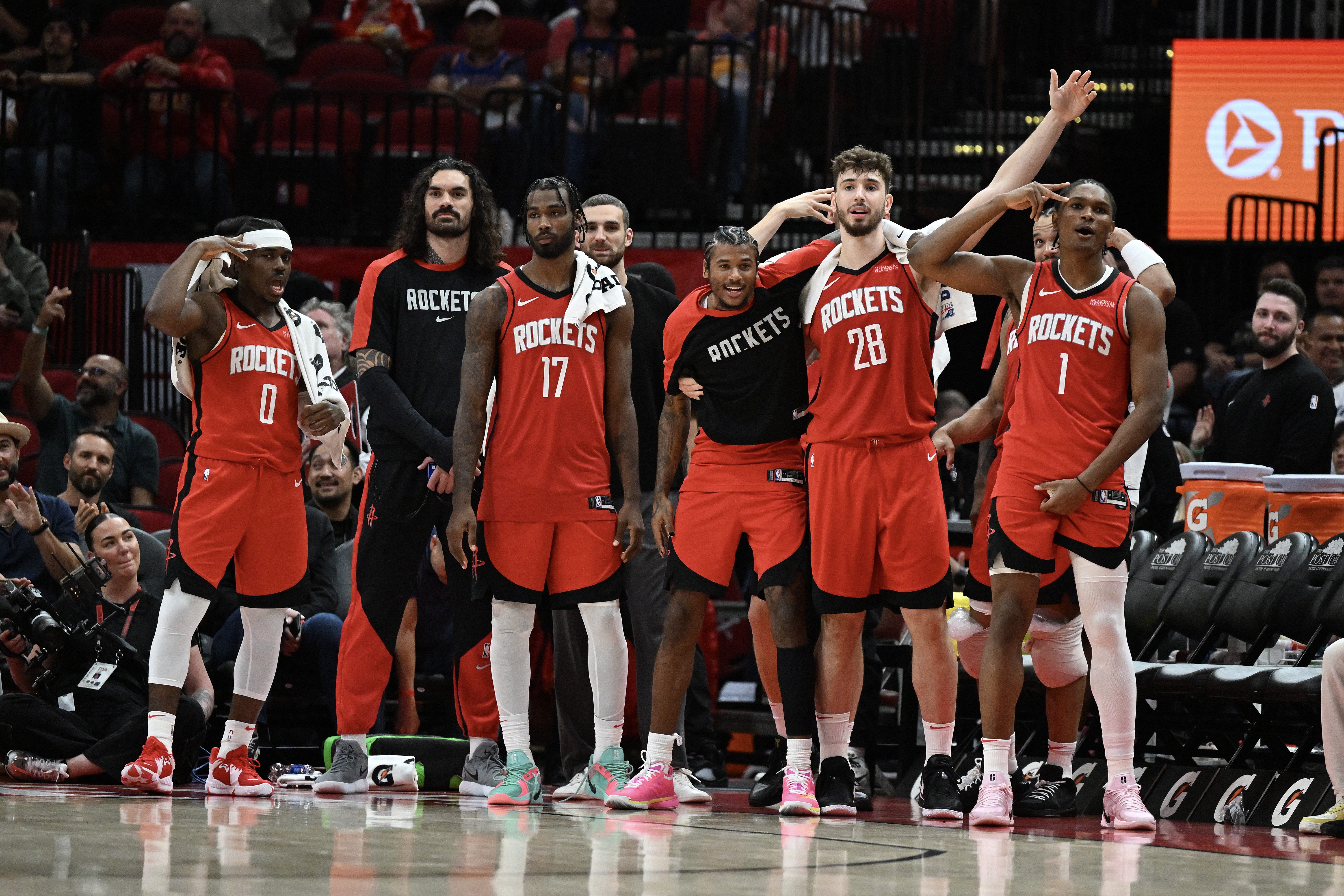 火箭队全队备战新赛季首场比赛 火箭队全队备战新赛季首场比赛