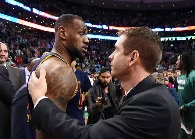 关于球场上的悍将豪情对决,谁能称霸的信息 关于球场上的悍将豪情对决,谁能称霸的信息