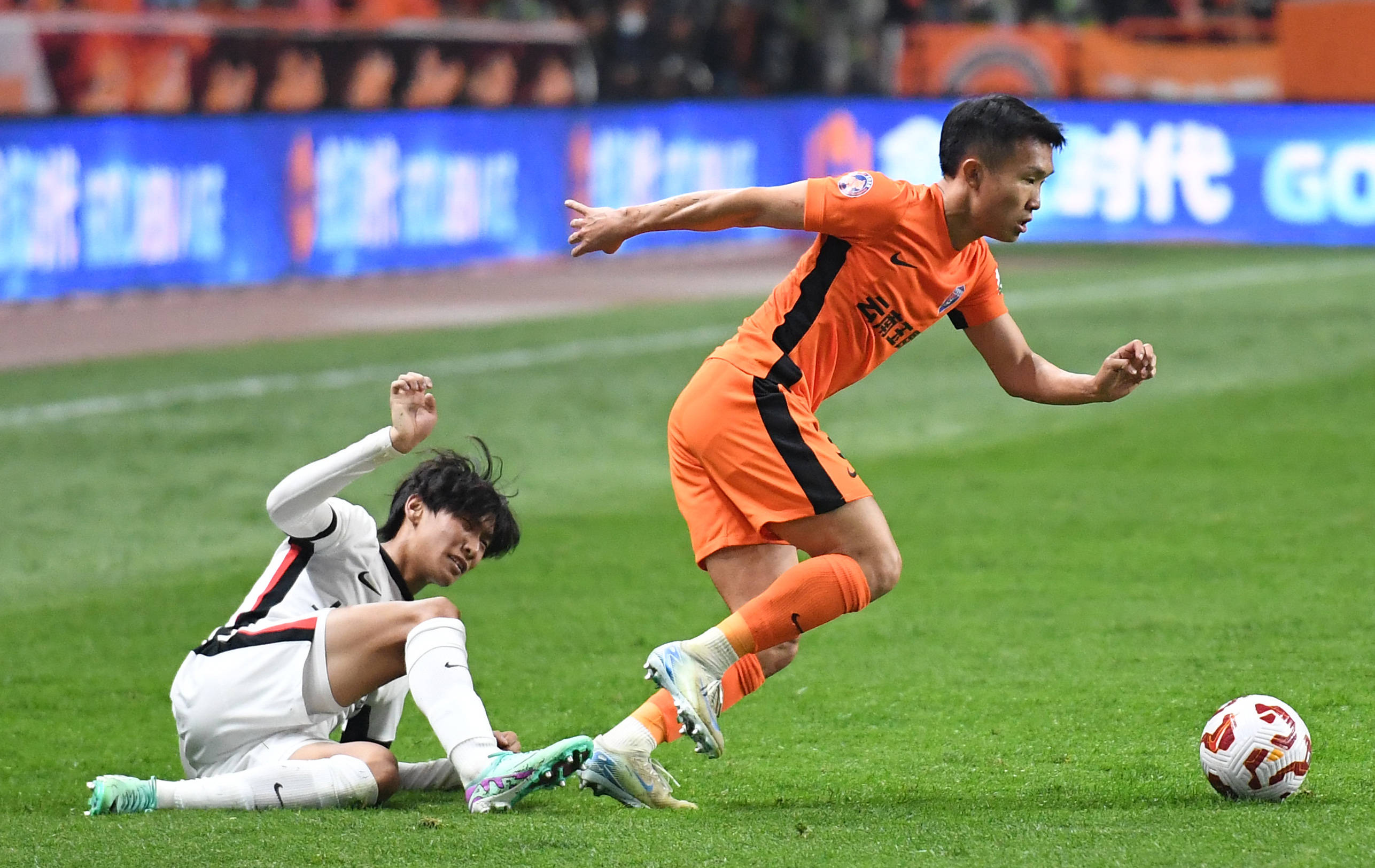 包含进球如潮!比赛中双方球队火爆对攻场面!的词条 包含进球如潮!比赛中双方球队火爆对攻场面!的词条