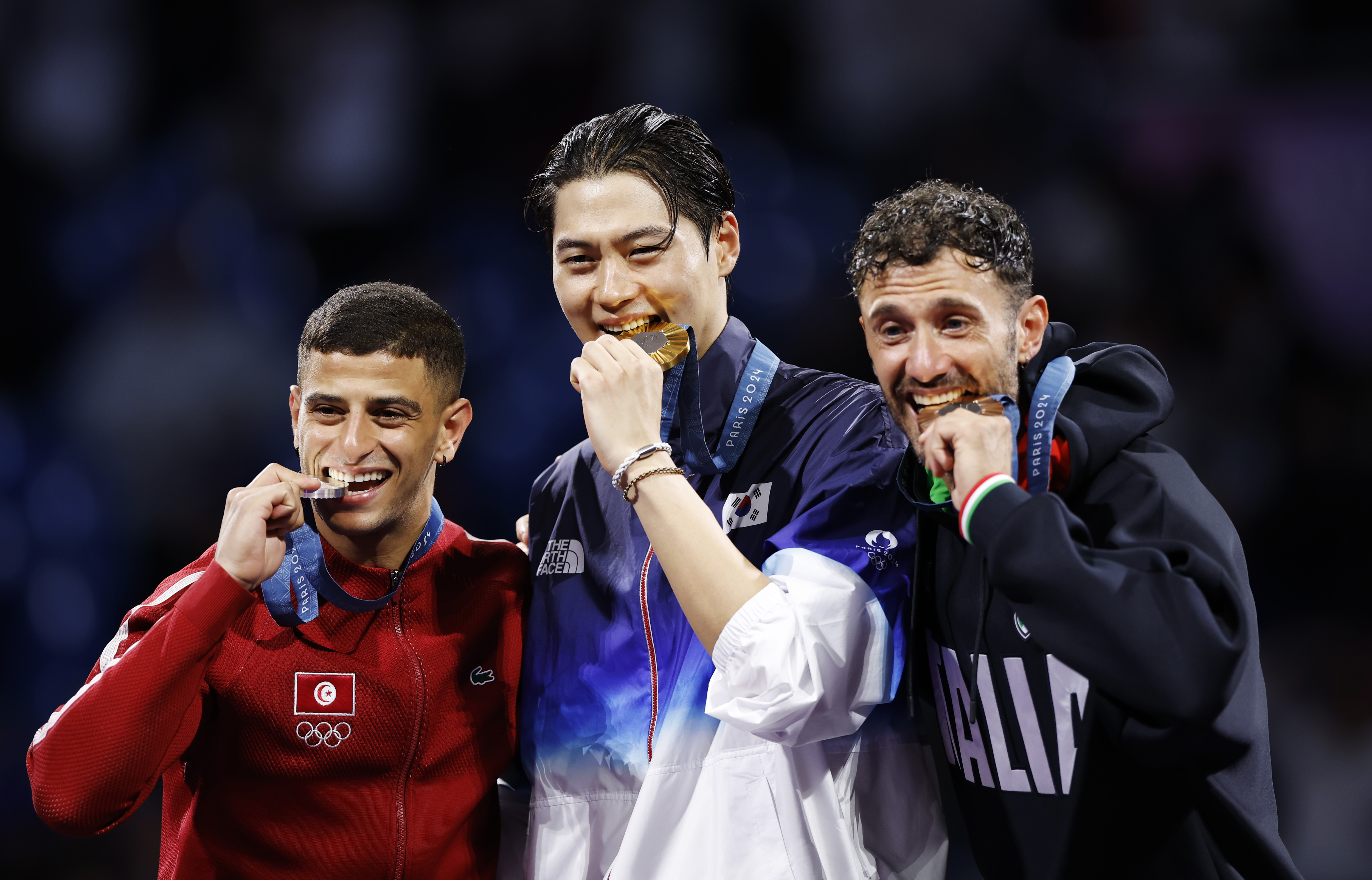 日本击剑运动员夺得男子团体冠军 日本击剑运动员夺得男子团体冠军