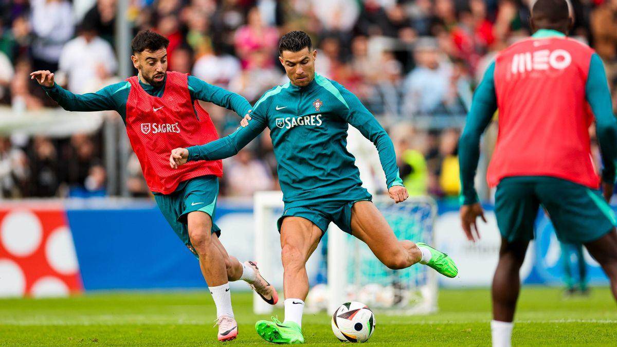 葡萄牙队在场上展现出了出色的配合 葡萄牙队在场上展现出了出色的配合