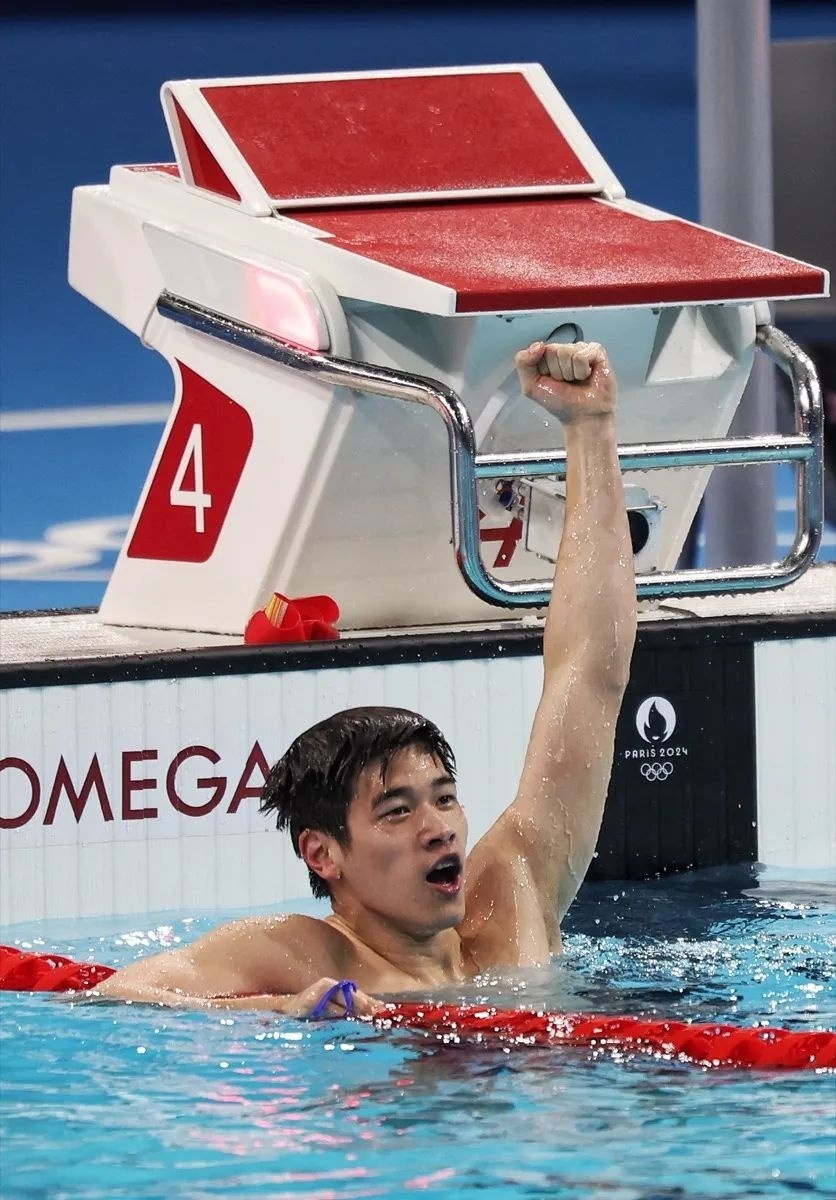 日本游泳选手刷新世界纪录,夺金成功 日本游泳选手刷新世界纪录,夺金成功