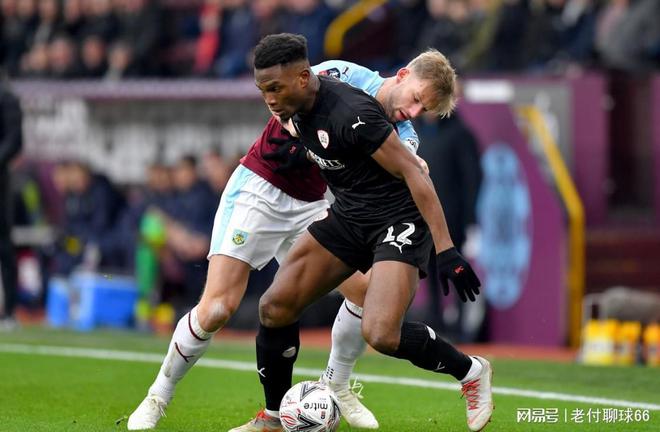 北安普顿后防安全稳固,保持不败战绩 北安普顿后防安全稳固,保持不败战绩