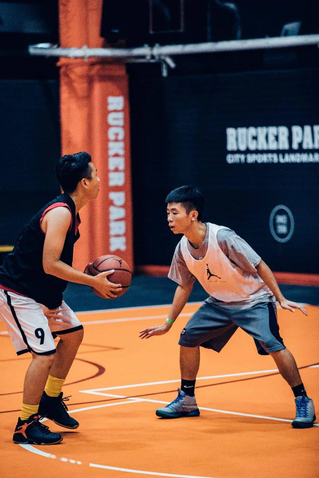 英雄之争!球场上的搏击对决 英雄之争!球场上的搏击对决