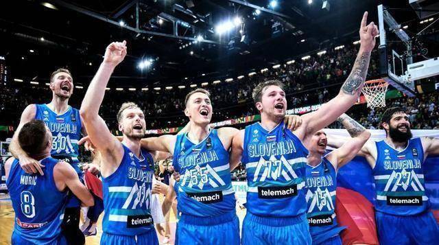 立陶宛队在激烈对决中力挫对手,晋级淘汰赛 立陶宛队在激烈对决中力挫对手,晋级淘汰赛