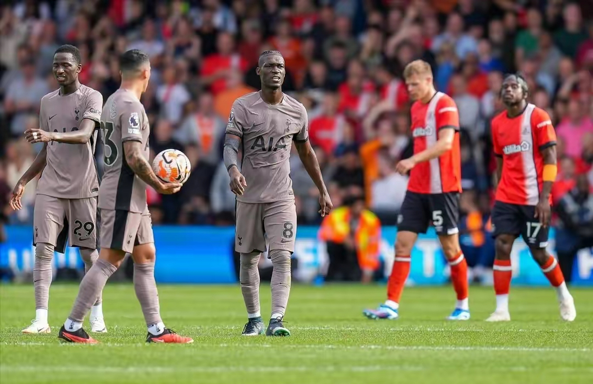 开云体育入口-热刺宿如秋水，攀升积分榜巅峰