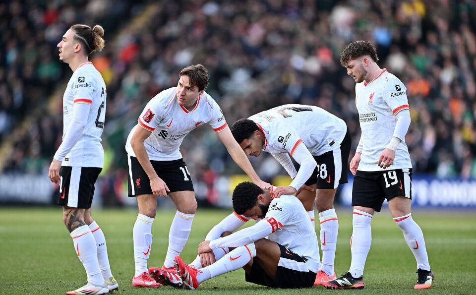 利物浦球员受伤，球队应对危机，备战展望