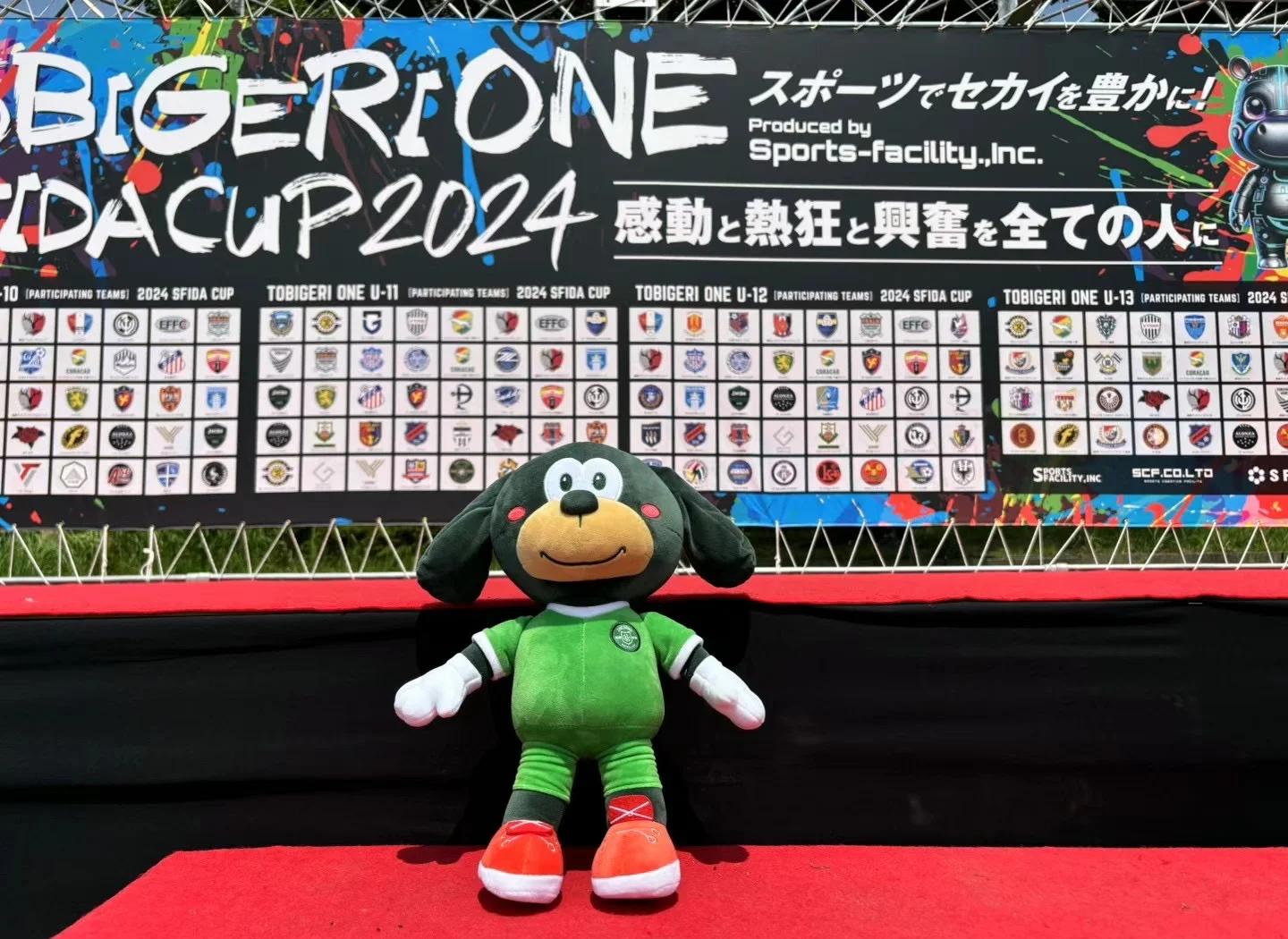 球场内外风波不断赛季增添戏剧性