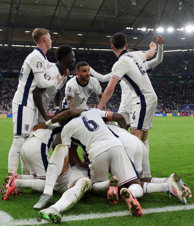 西班牙队表现出色,取得一连串胜利的简单介绍 西班牙队表现出色,取得一连串胜利的简单介绍