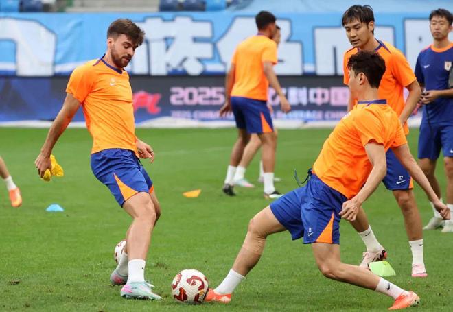 顶级球队集结，备战中超联赛赛季