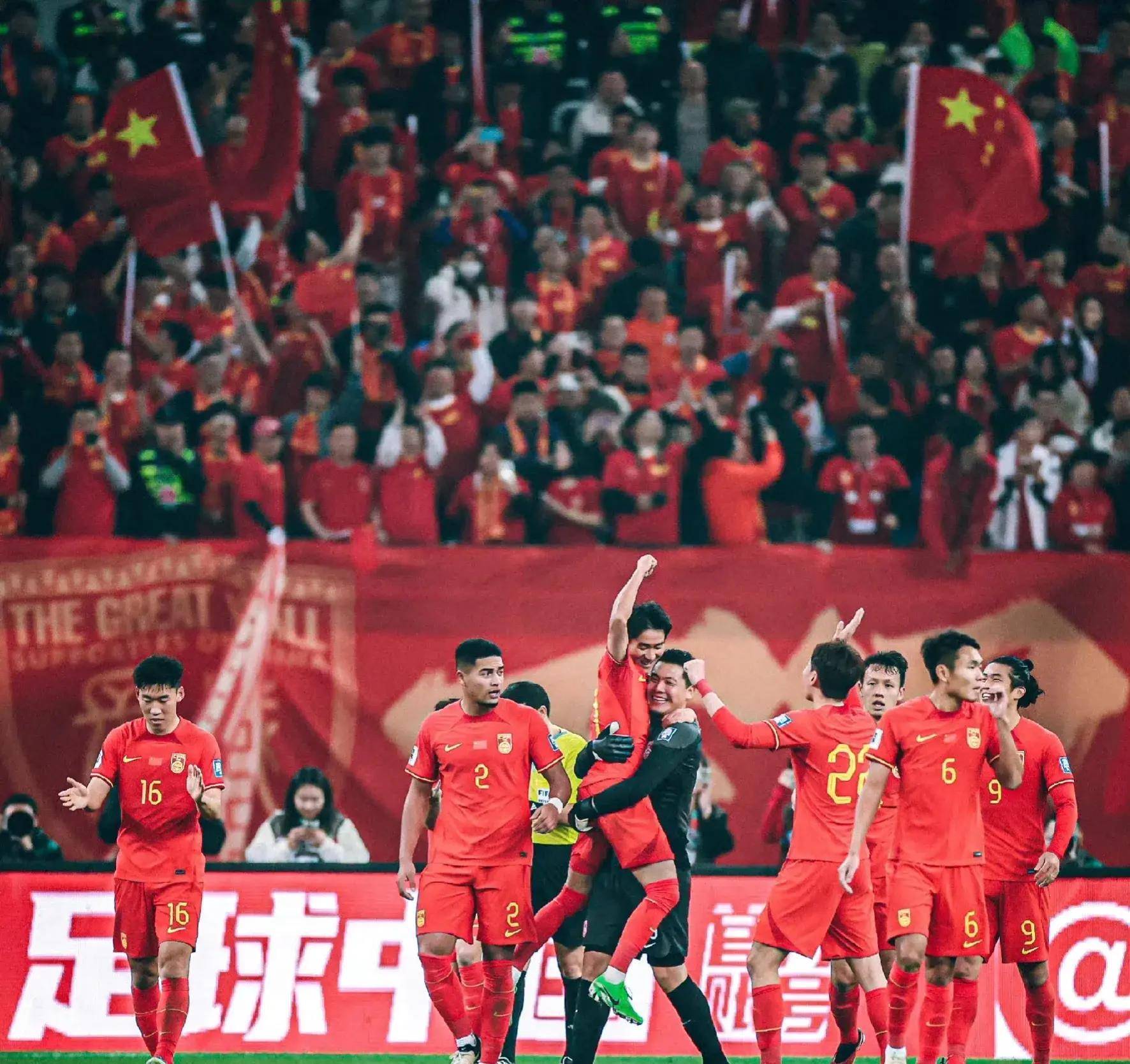 本土足球联赛战事激烈,球队斗志昂扬 本土足球联赛战事激烈,球队斗志昂扬