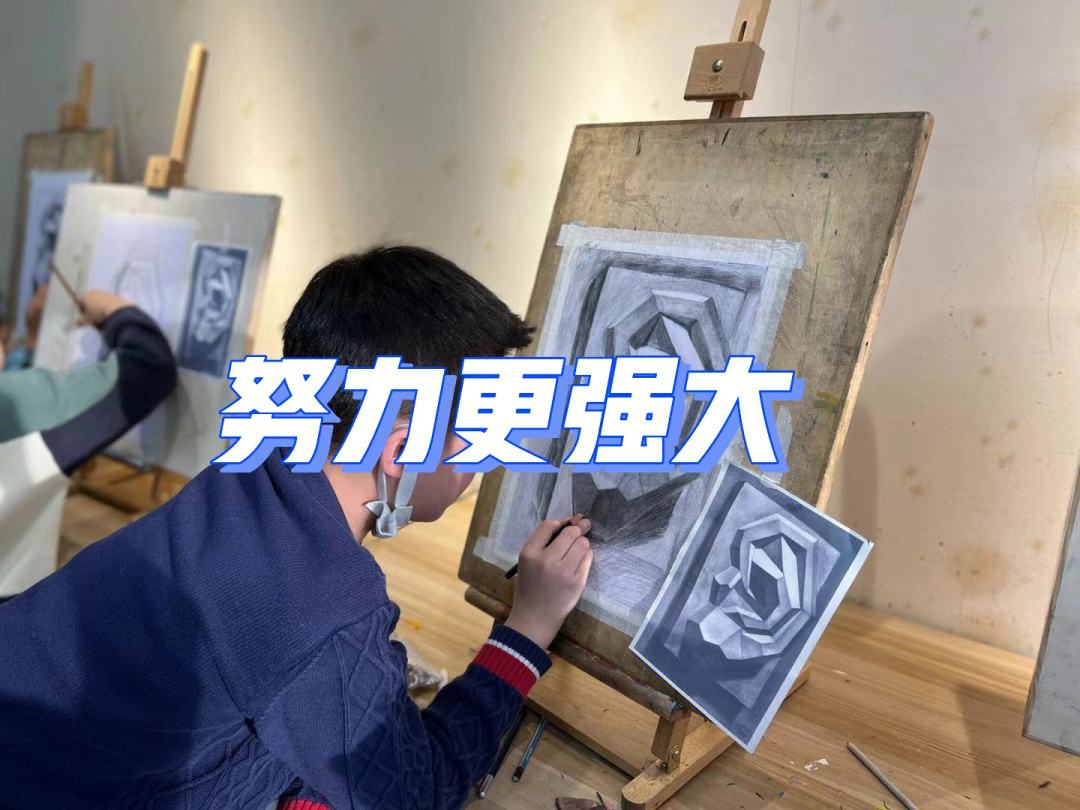 足球狂热者翘首期待,双方实力对拼 足球狂热者翘首期待,双方实力对拼