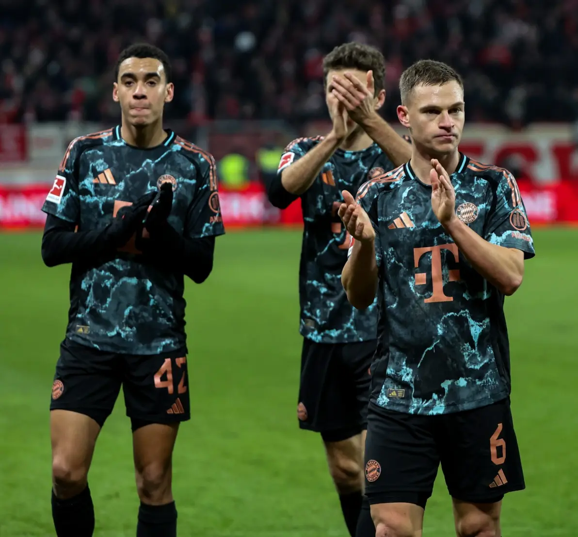 美因茨在德甲比赛中拼尽全力,却输给对手 美因茨在德甲比赛中拼尽全力,却输给对手