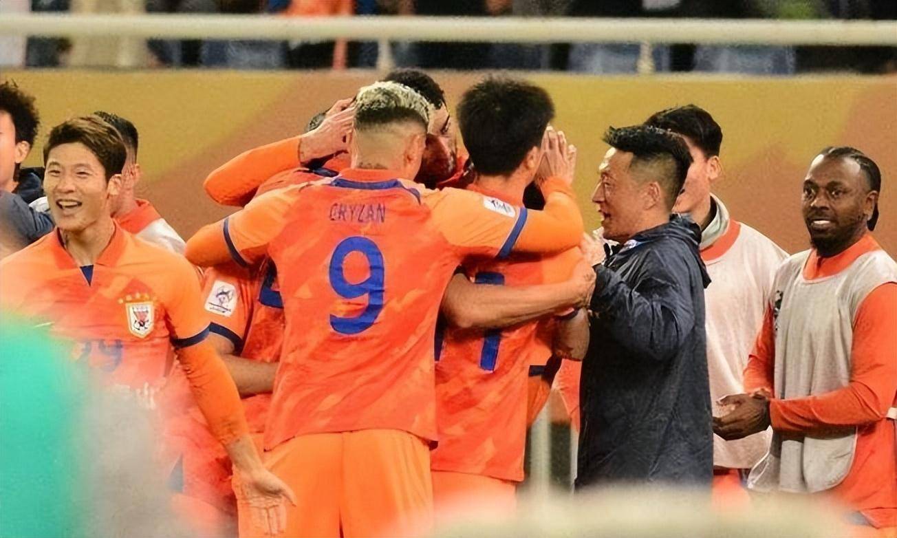 关键比赛现红牌风波,球员受到指责和批评的简单介绍 关键比赛现红牌风波,球员受到指责和批评的简单介绍