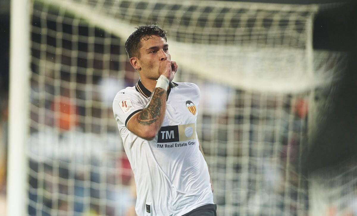 瓦伦西亚后卫调整战术,欧洲夺冠梦再添惊喜的简单介绍 瓦伦西亚后卫调整战术,欧洲夺冠梦再添惊喜的简单介绍