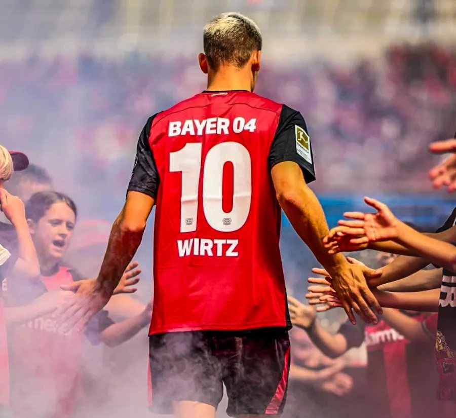 球队主帅战术大变化,引发球迷猜想纷纷 球队主帅战术大变化,引发球迷猜想纷纷