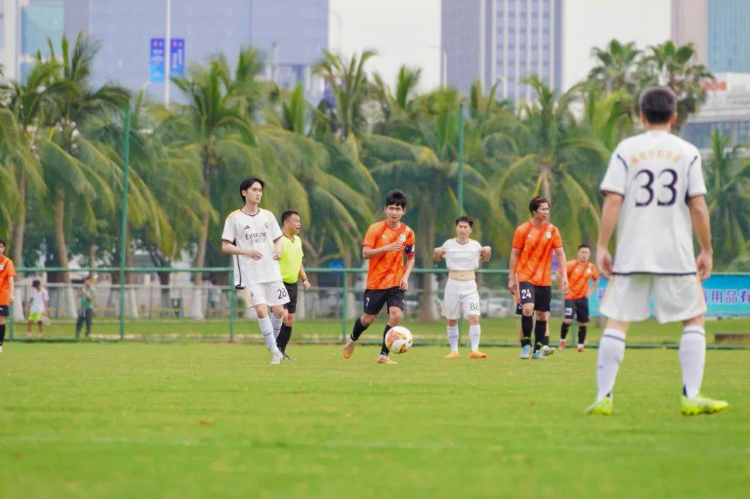 足球赛季开始后,球迷们非常兴奋 足球赛季开始后,球迷们非常兴奋