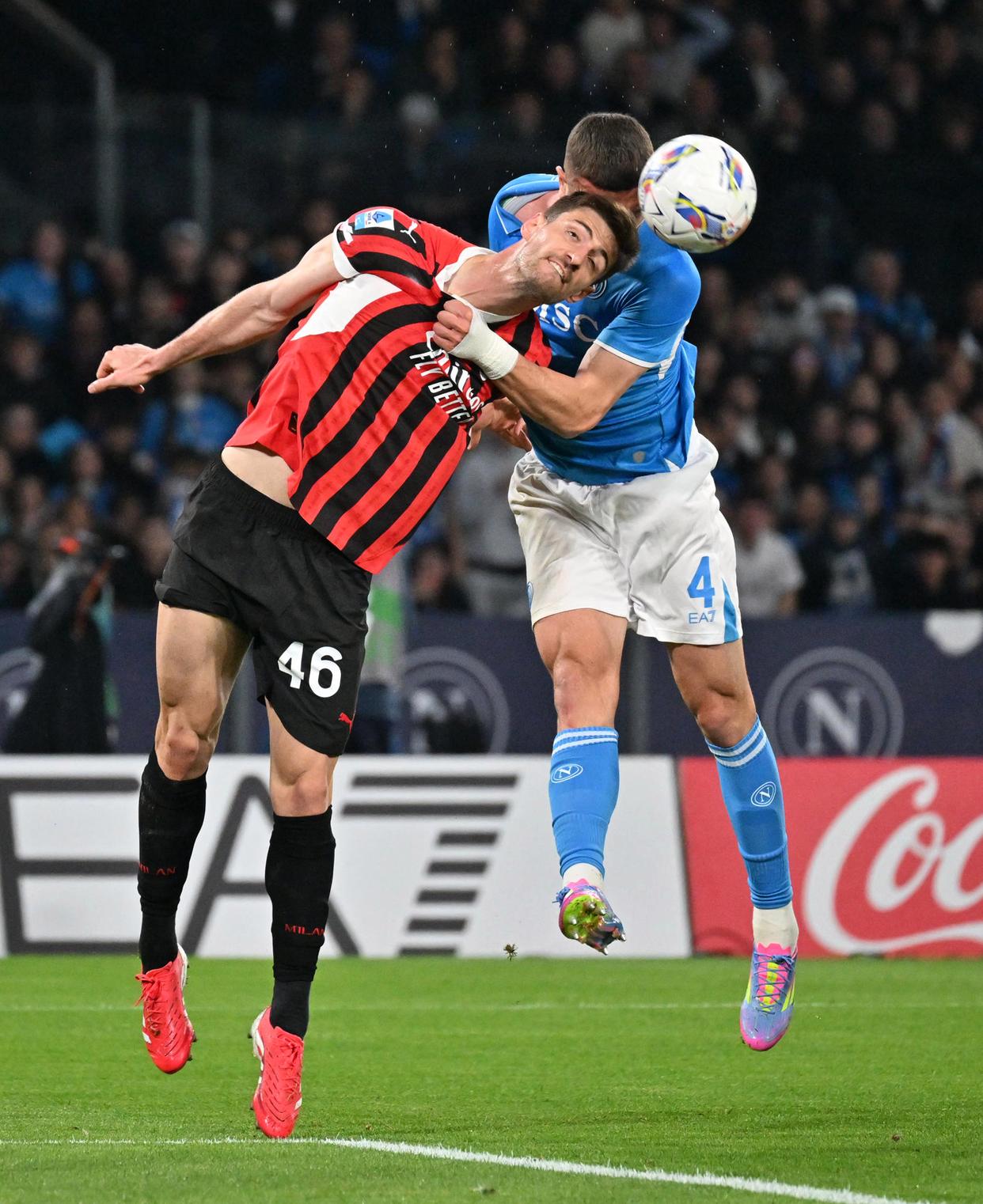 意大利足球联赛：那不勒斯2-0击败都灵，取得胜利