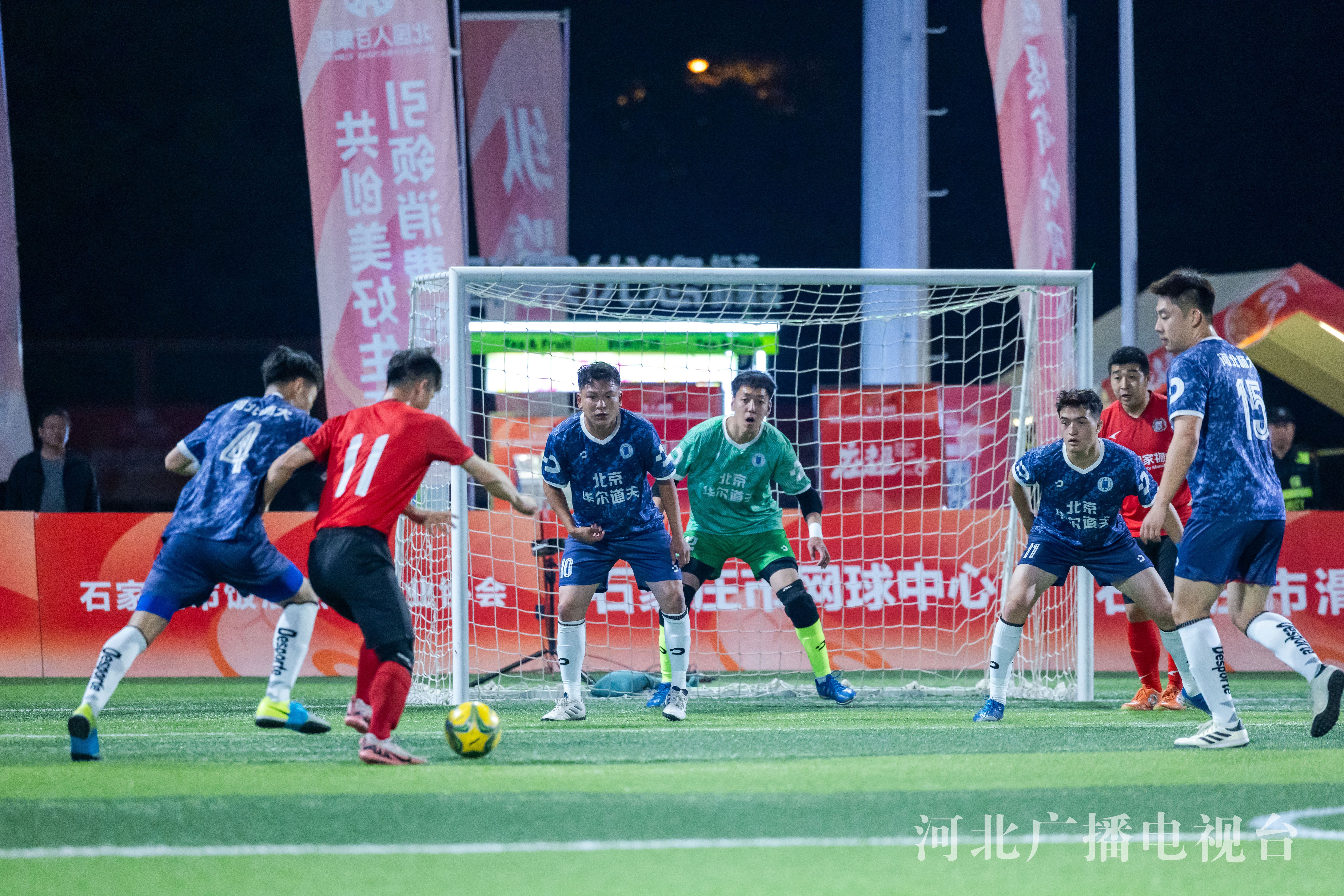 国内足球联赛的火爆局面引发热议 国内足球联赛的火爆局面引发热议