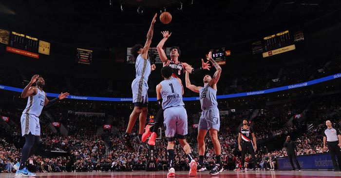 开拓者主场力克太阳,终结两连败 开拓者主场力克太阳,终结两连败