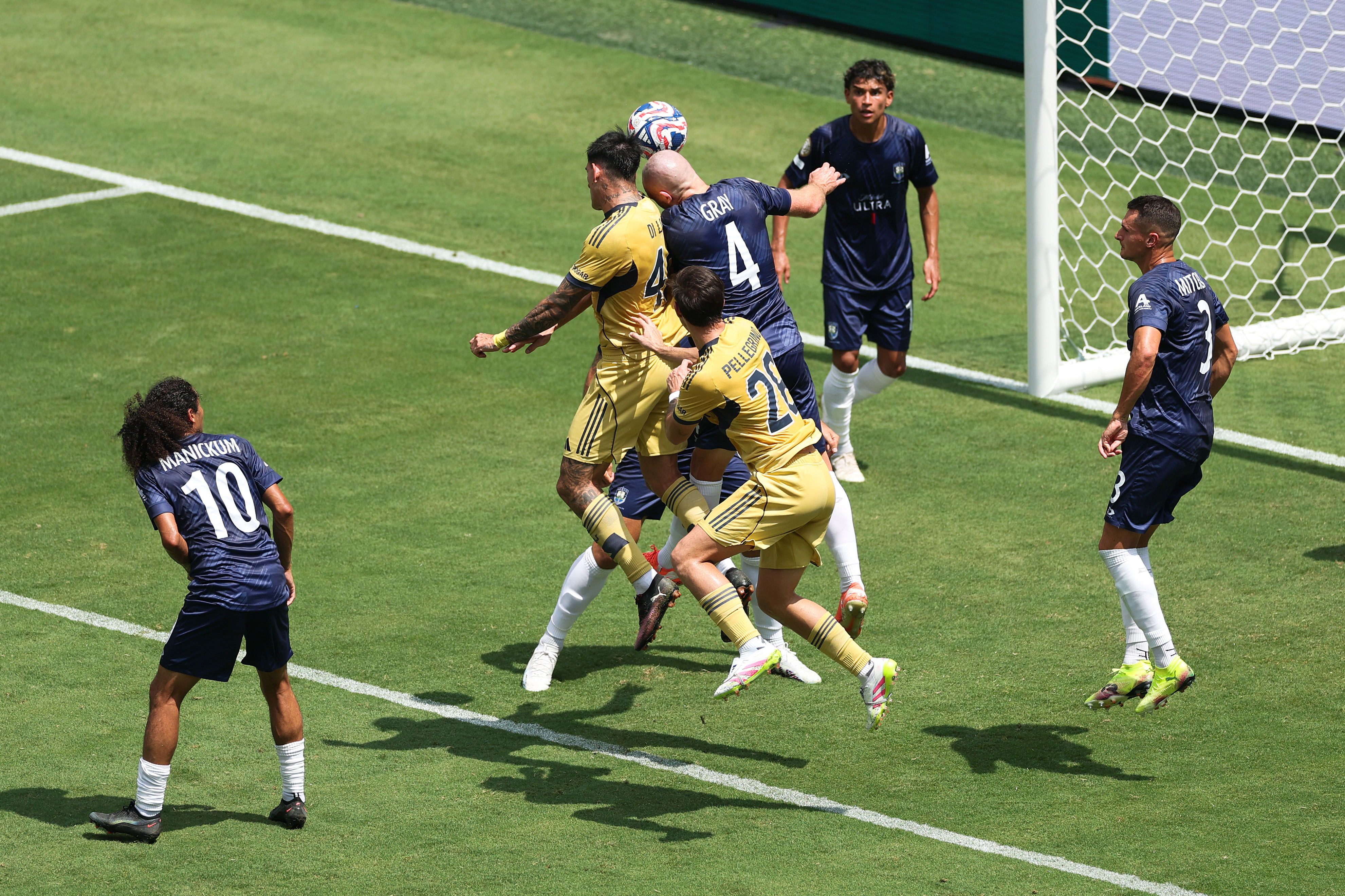 切尔西遭遇惨败,出线前景堪忧 切尔西遭遇惨败,出线前景堪忧