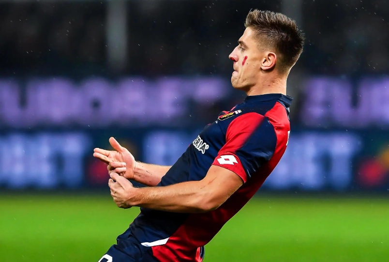 热那亚主教练成为焦点，备受关注