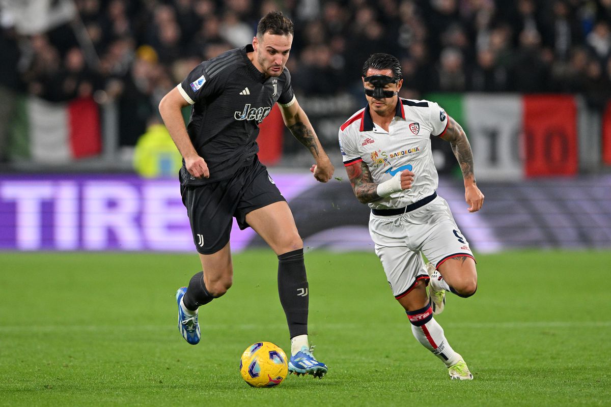 包含卡利亚里面临强大对手尤文图斯的挑战的词条