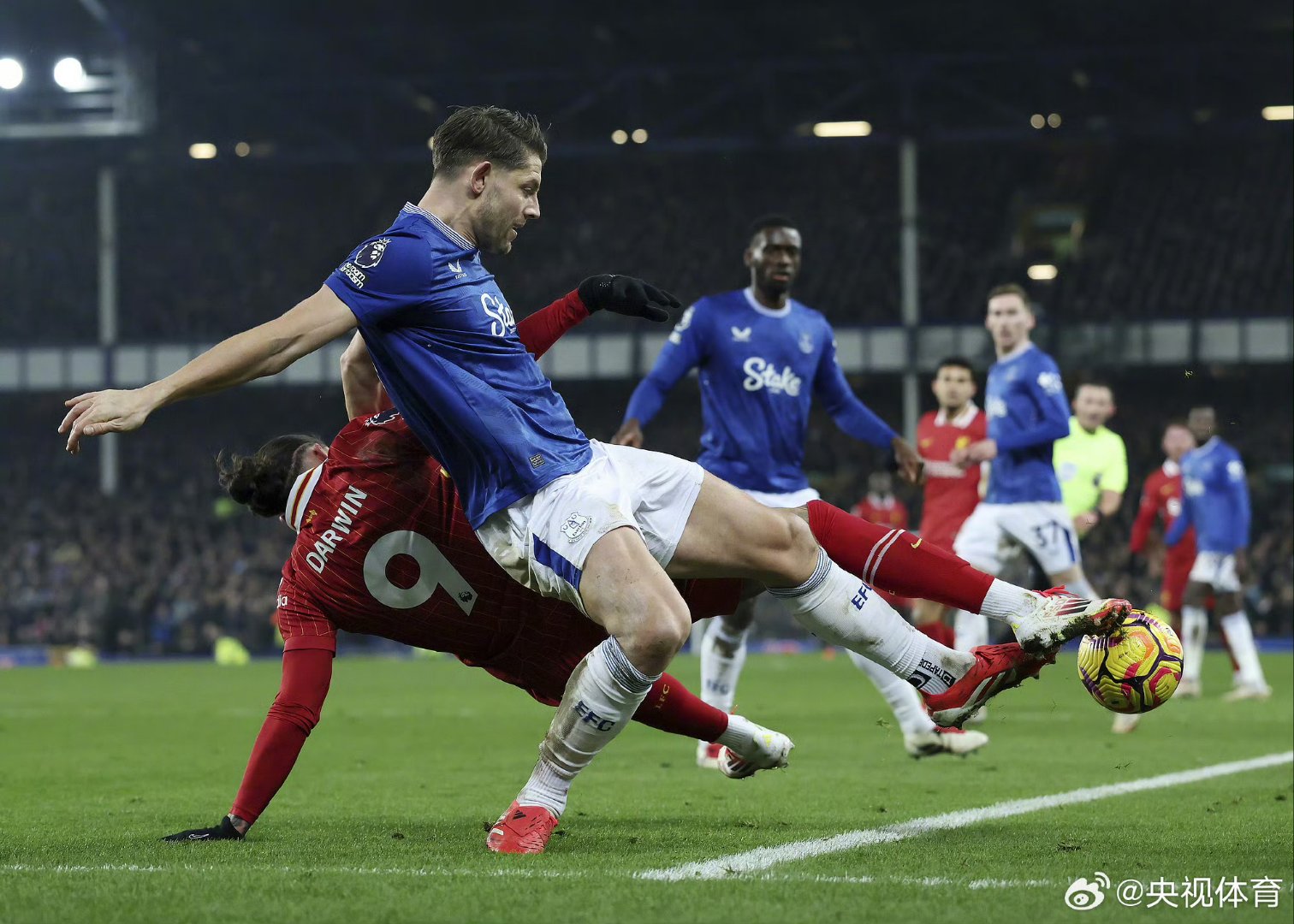 艾沙横扫利物浦，欧洲冠军豪门节节败退的简单介绍