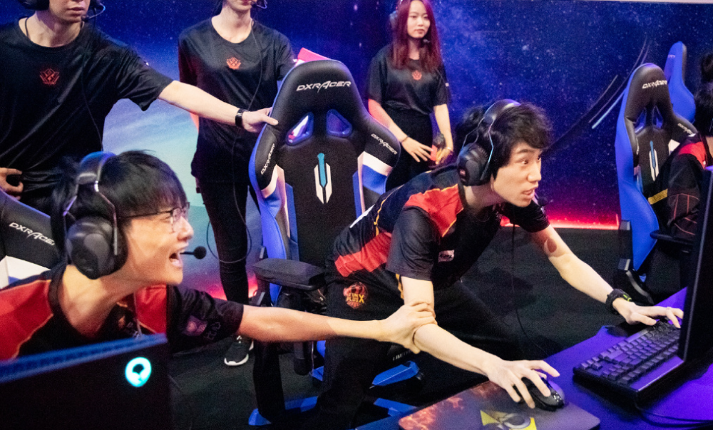 RNG翻盘BRO，Doinb关键团战开团秒人顶尖较量八强赛，点燃全场激情