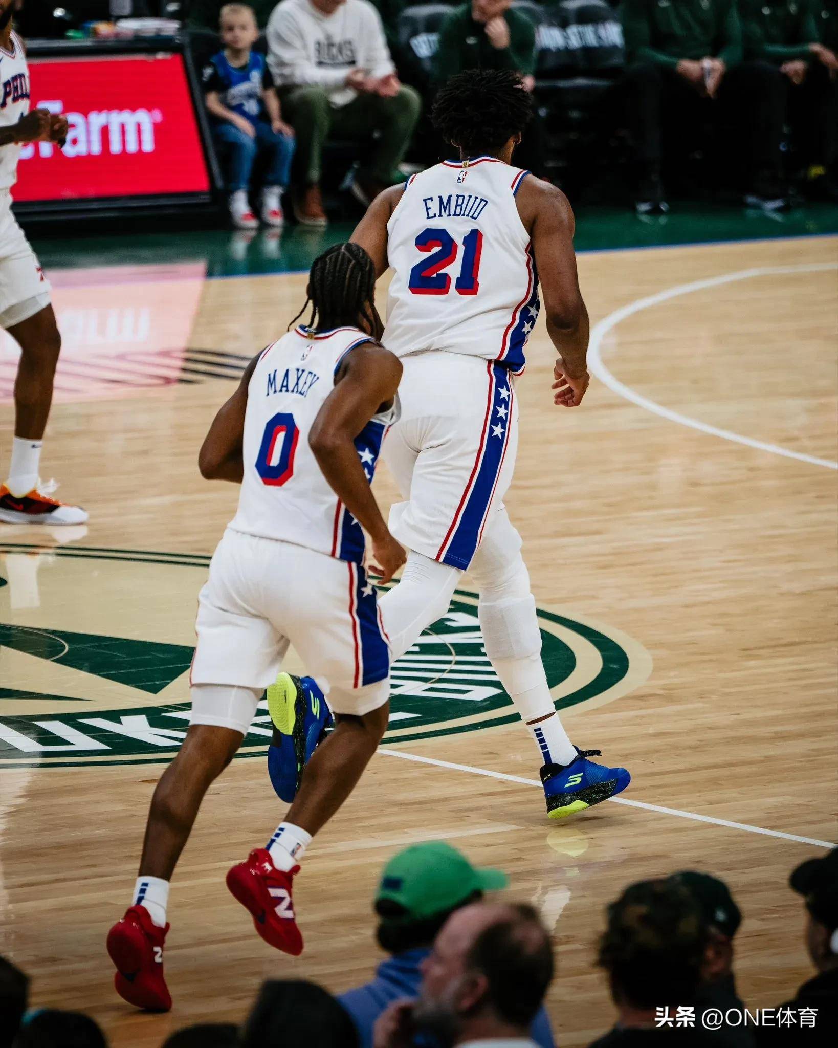 76人再遭勇士绝杀痛失连胜 76人再遭勇士绝杀痛失连胜