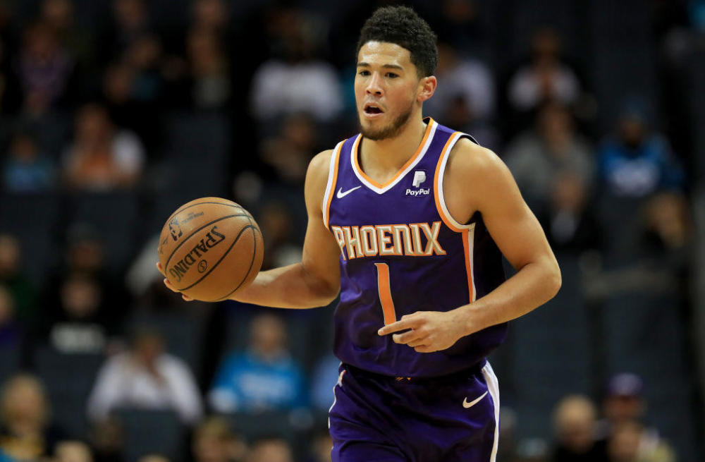 雄鹿队继续胜券在握,大胜老鹰队 雄鹿队继续胜券在握,大胜老鹰队