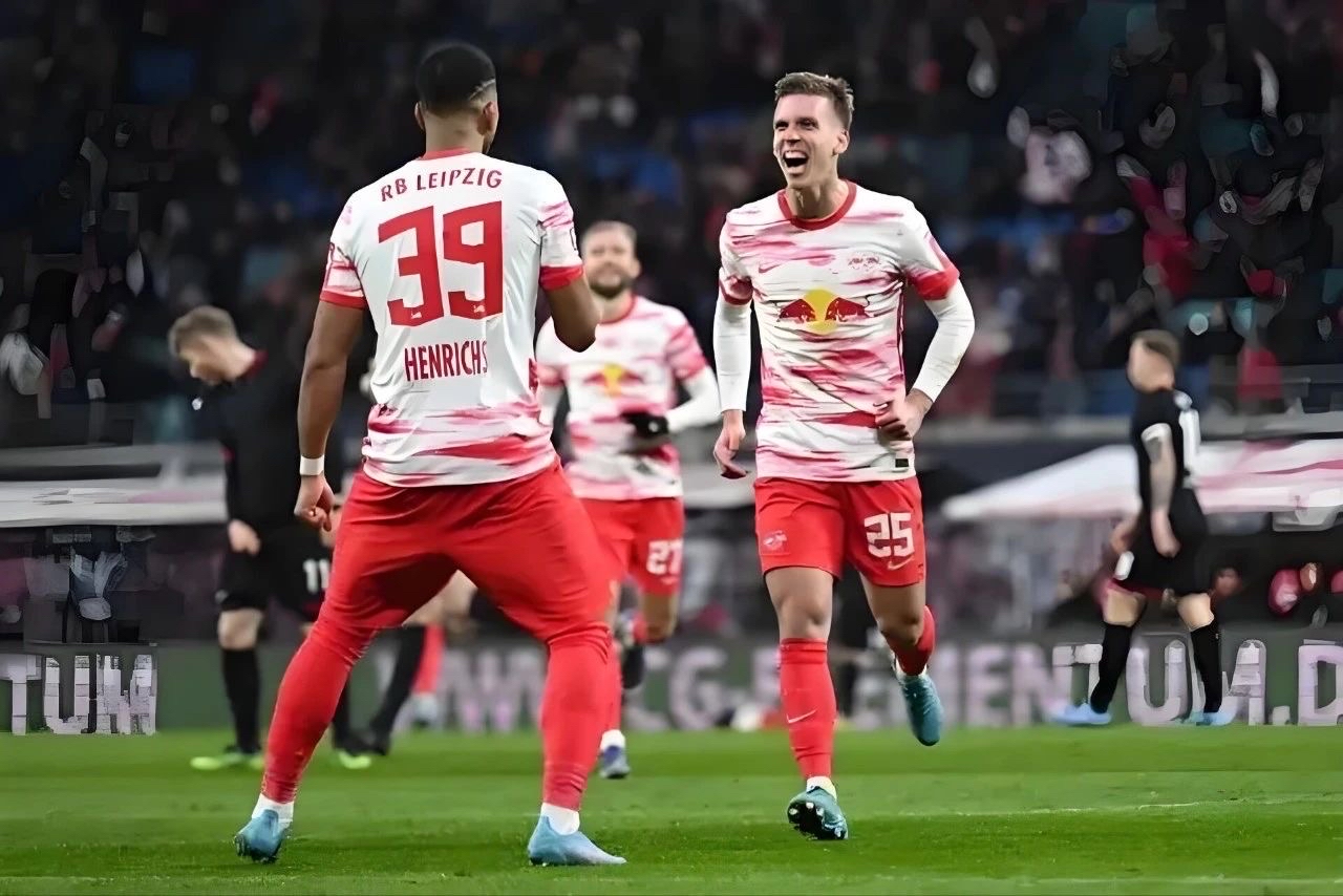 史图加特客场抢分,成功逃离降级区的简单介绍 史图加特客场抢分,成功逃离降级区的简单介绍