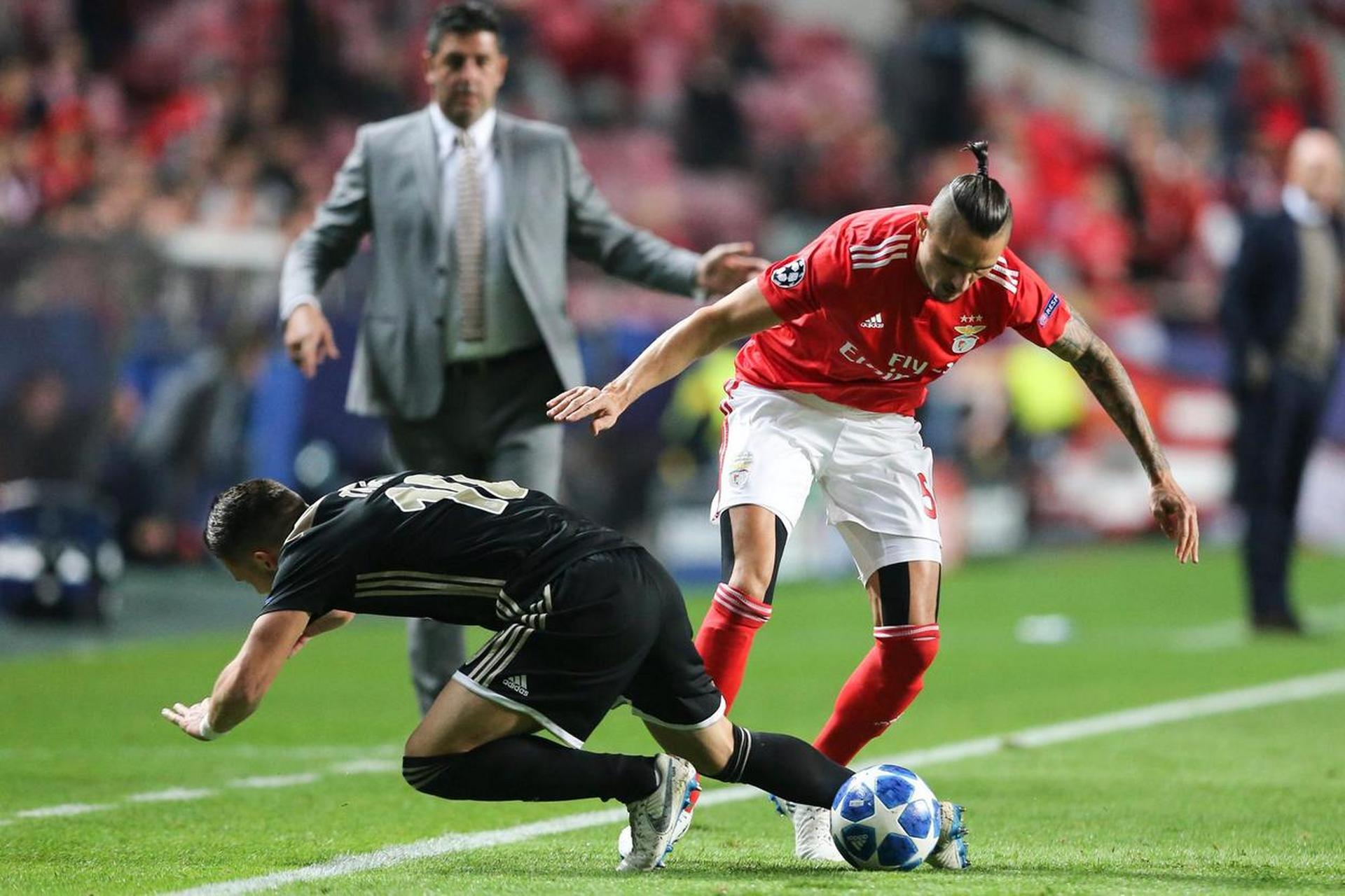 关于马德里竞技胜出阿贾克斯，晋级之路坎坷的信息